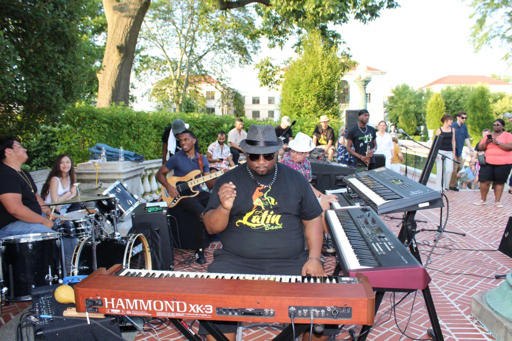 outdoor concert, pianist