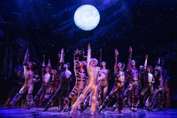 The Company Of The 2021 2022 National Tour Of Cats in costume on stage (photo By Matthew Murphy, Murphymade) V3