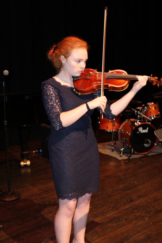 girl playing violin