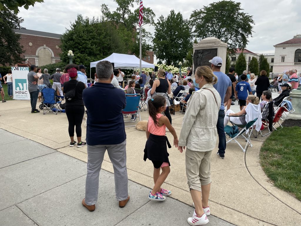 salsa under the stars crowd