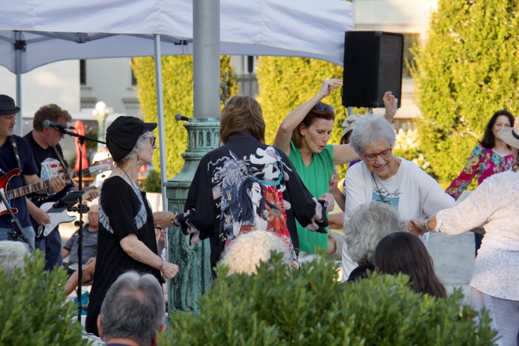 crowd dancing to john mcdermott band