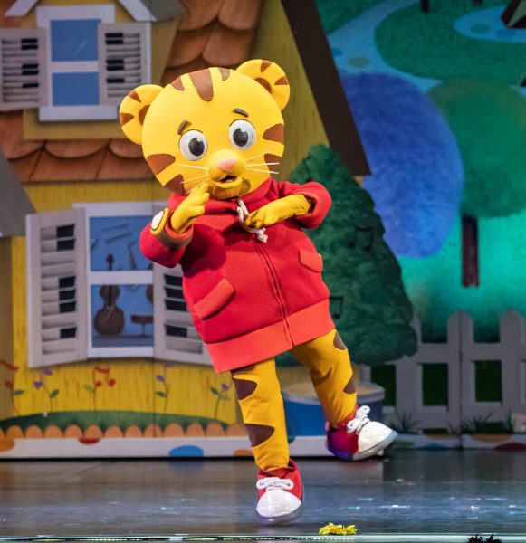 daniel tiger stage photo