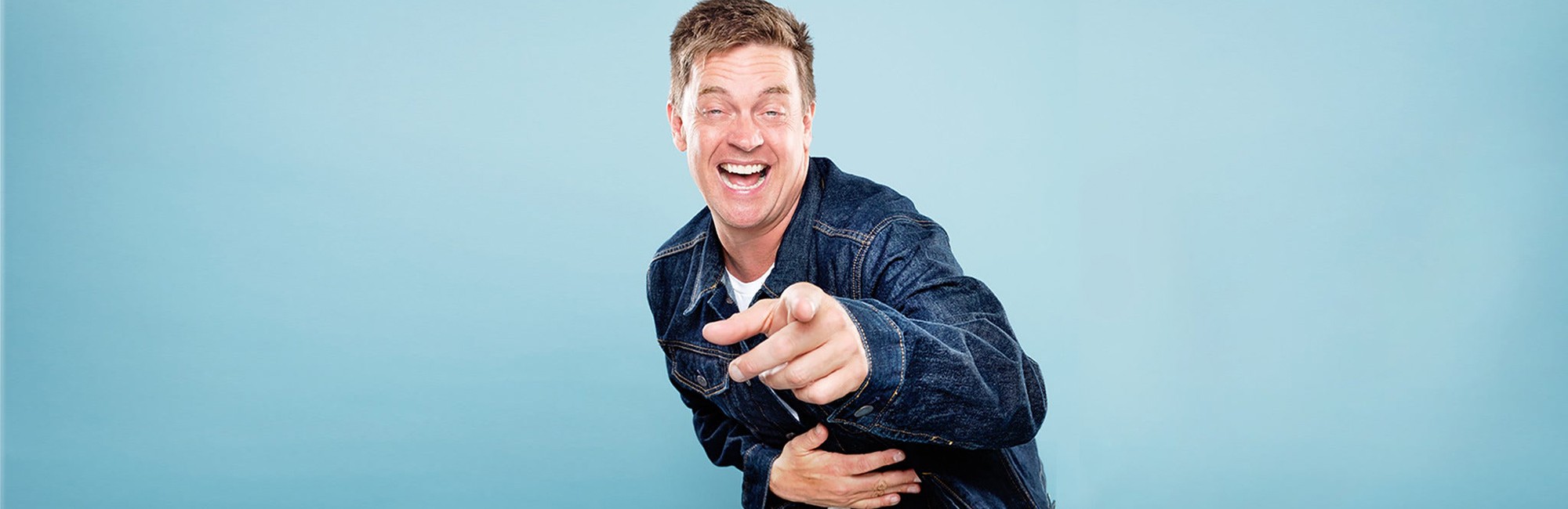 jim breuer, survival with laughter tour, jim pointing and laughing